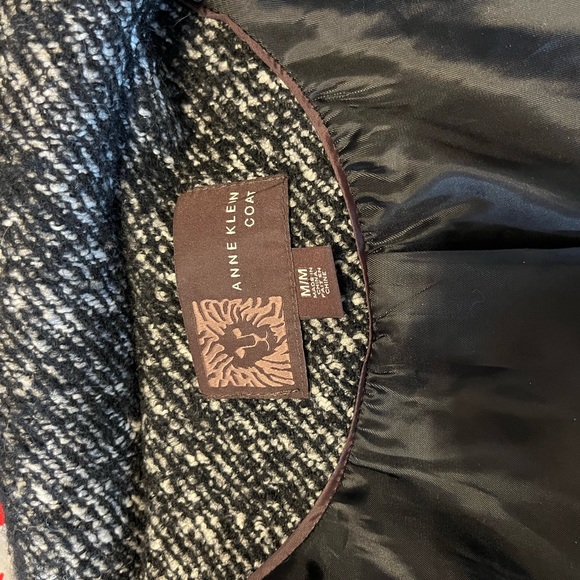 Gorgeous ANNE KLEIN coat.  So comfortable and stylish ! - Picture 4 of 6